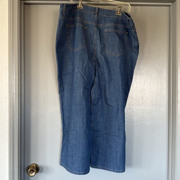 LOGO by Lori Goldstein Women's Boyfriend Capri Jeans sz 22W Medium Wash Denim - Picture 2 of 7